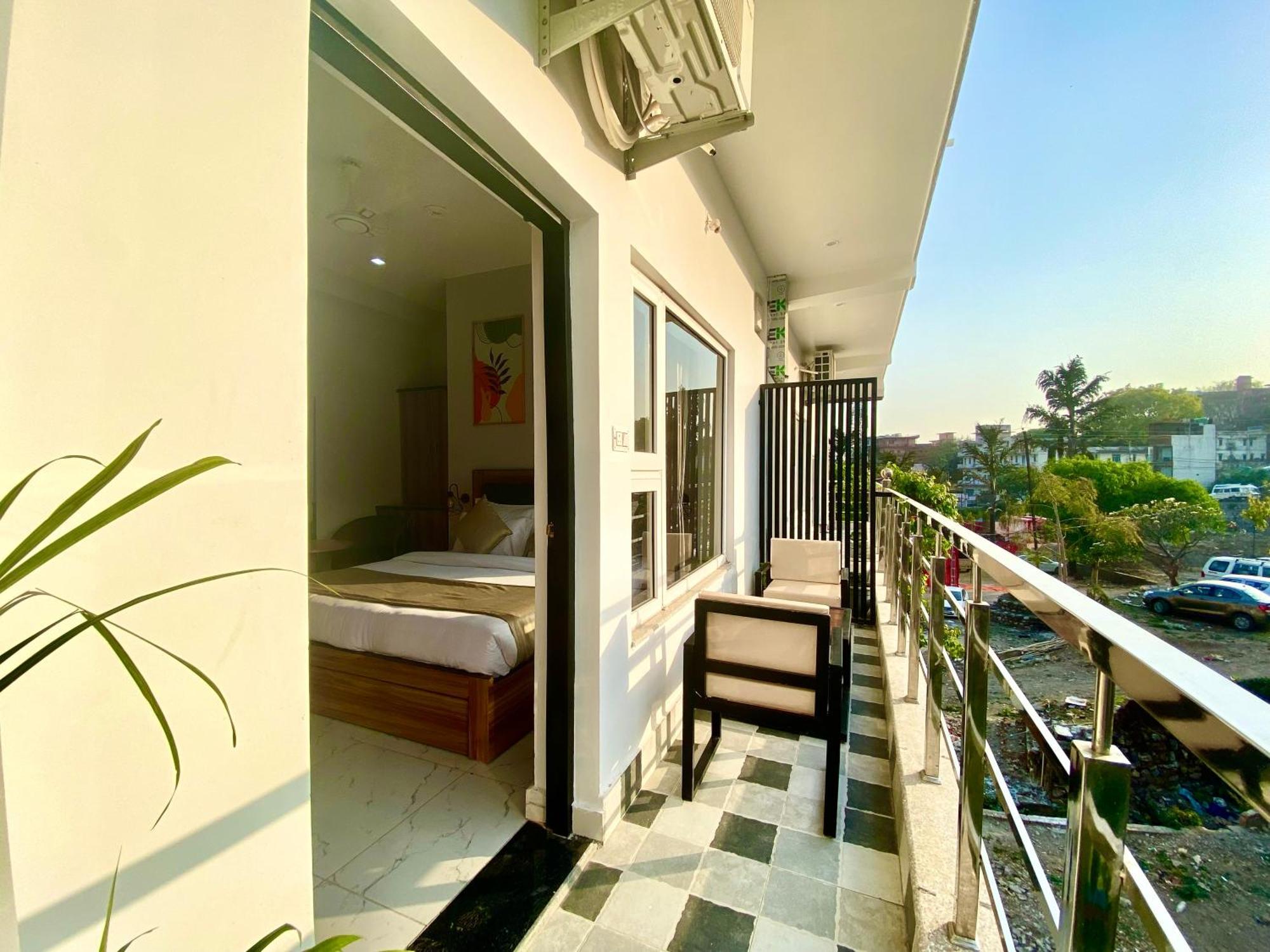 Hotel Wraveler Inn Rishikesh Exterior photo